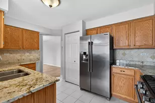 782 Old Checker Rd, Buffalo Grove, IL 60089 - Photo 8