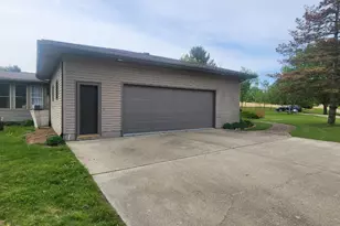 1814 Hickory Ln, Dixon, IL 61021 - Photo 8