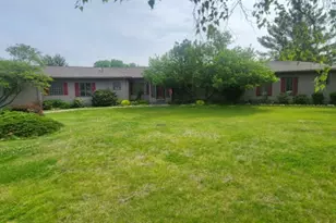 1814 Hickory Ln, Dixon, IL 61021 - Photo 2