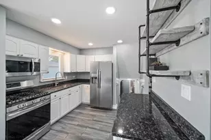 10403 Barnard Dr, Chicago Ridge, IL 60415 - Photo 8