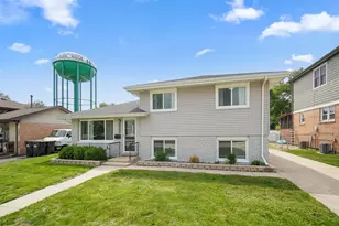 10403 Barnard Dr, Chicago Ridge, IL 60415 - Photo 2