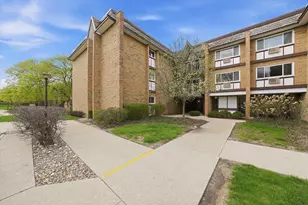 300 Claymoor Rd, Hinsdale, IL 60521 - Photo 1