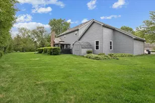 1902 Pine Meadow Ct, Gurnee, IL 60031 - Photo 2