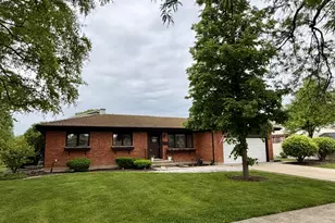 832 Leahy Circle, Des Plaines, IL 60016 - Photo 2