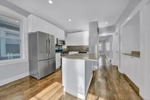 8611 S Kingston Ave, Chicago, IL 60617 - Photo 10