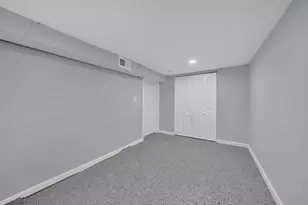 8611 S Kingston Ave, Chicago, IL 60617 - Photo 24