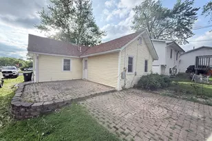 1431 Woodbine Dr, Round Lake Beach, IL 60073 - Photo 2