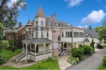 214 S State Street, Elgin, IL 60123 - Photo 2