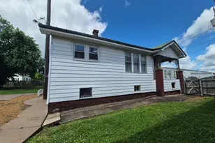 27 Baker St, Harrisburg, IL 62946 - Photo 8
