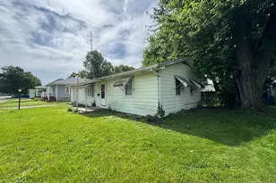 506 E Stevenson St, Yorkville, IL 62568 - Photo 2