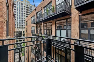 520 W Huron St, Chicago, IL 60654 - Photo 16