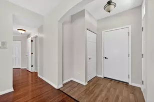 1051 Delta Dr, Elgin, IL 60123 - Photo 12