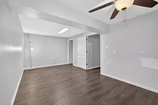 1051 Delta Dr, Elgin, IL 60123 - Photo 32