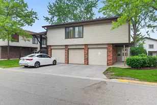 1326 Kingsbury Dr, Hanover Park, IL 60133 - Photo 2