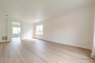 178 W Hampton Dr, Round Lake, IL 60073 - Photo 4
