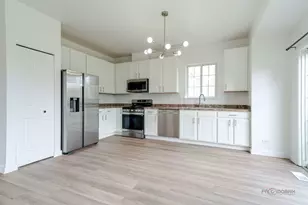 178 W Hampton Dr, Round Lake, IL 60073 - Photo 10