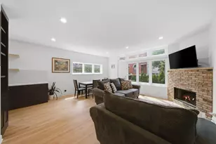 2215 N Wayne Ave, Chicago, IL 60614 - Photo 2