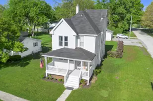 211 N Maple St, Grant Park, IL 60940 - Photo 2