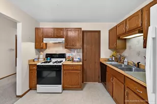 829 Chasefield Ln, Crystal Lake, IL 60014 - Photo 6