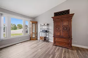 55 Washington Ave, Streamwood, IL 60107 - Photo 4