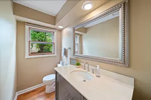 2405 Cimarron Ct, Naperville, IL 60565 - Photo 10
