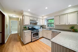 2405 Cimarron Ct, Naperville, IL 60565 - Photo 6