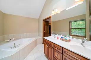 2405 Cimarron Ct, Naperville, IL 60565 - Photo 14