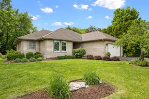 1680 Logan St, Roselle, IL 60172 - Photo 2