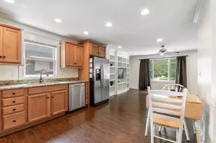428 Ingleside Ave, Aurora, IL 60506 - Photo 4