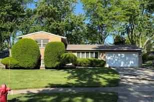 5 Mohawk Ct, Buffalo Grove, IL 60089 - Photo 1