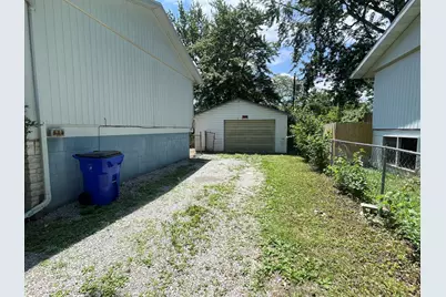 3265 Robin Drive, Decatur, IL 62526 - Photo 4