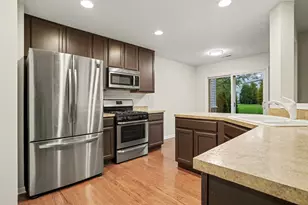 608 Hawley Dr, Oswego, IL 60543 - Photo 2