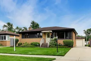 309 Wisconsin Dr, Des Plaines, IL 60016 - Photo 2