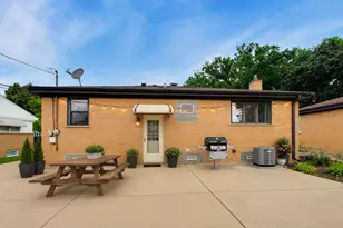 309 Wisconsin Dr, Des Plaines, IL 60016 - Photo 32