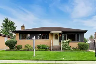 309 Wisconsin Dr, Des Plaines, IL 60016 - Photo 1
