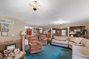 205 N Park St, Milford, IL 60953 - Photo 12
