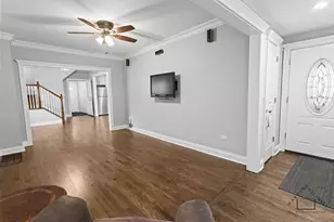 5010 W Newport Ave, Chicago, IL 60641 - Photo 6