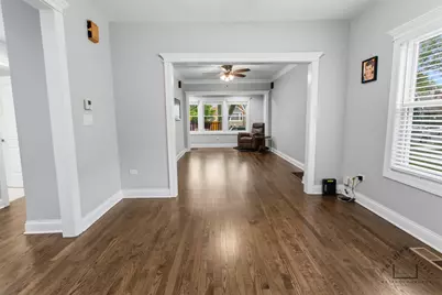 5010 W Newport Avenue, Chicago, IL 60641 - Photo 8