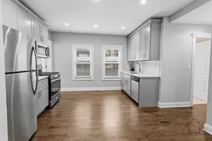 5010 W Newport Ave, Chicago, IL 60641 - Photo 12