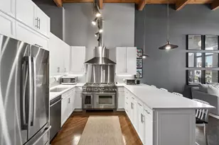 375 W Erie St, Chicago, IL 60654 - Photo 12