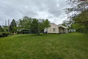 521 College Terrace, Dekalb, IL 60115 - Photo 6