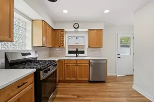 146 S Fremont St, Palatine, IL 60067 - Photo 6