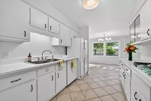 262 S 19th St, Saint Charles, IL 60174 - Photo 10
