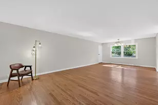 262 S 19th St, Saint Charles, IL 60174 - Photo 2