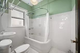 707 W Bittersweet Pl, Chicago, IL 60613 - Photo 18