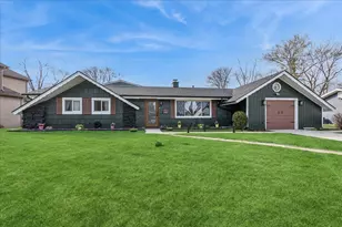 1923 Warwick Ln, Schaumburg, IL 60193 - Photo 1