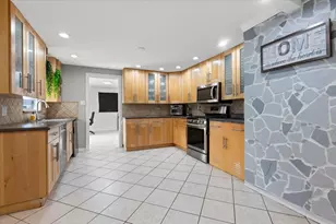 1923 Warwick Ln, Schaumburg, IL 60193 - Photo 4