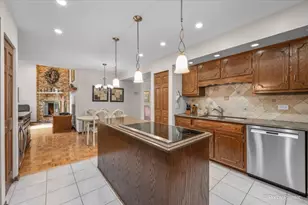 65 Country Club Dr, Bloomingdale, IL 60108 - Photo 18