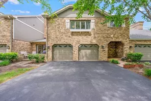 65 Country Club Dr, Bloomingdale, IL 60108 - Photo 2
