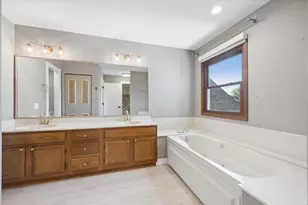 1239 Tennyson Ln, Naperville, IL 60540 - Photo 12